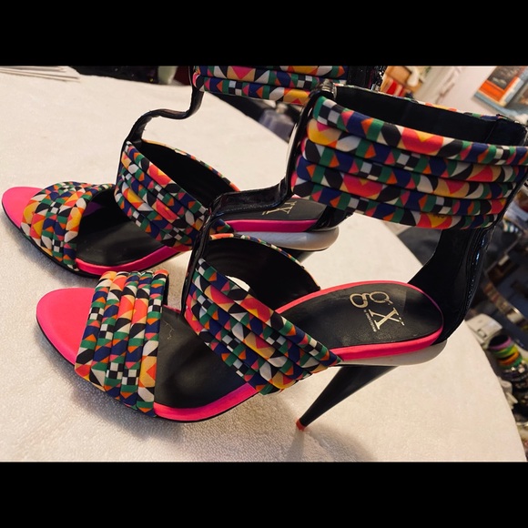 Brand New Super Stylish Heels By GX / Gwen Stefani - Size 6 1/2 - box 4 - Picture 2 of 9